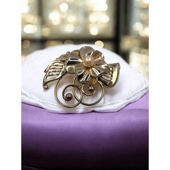 Vintage 1/20 12K Gold filled Faux Pearl Floral Scroll Brooch / Pin / Pendant - Picture 3 of 11